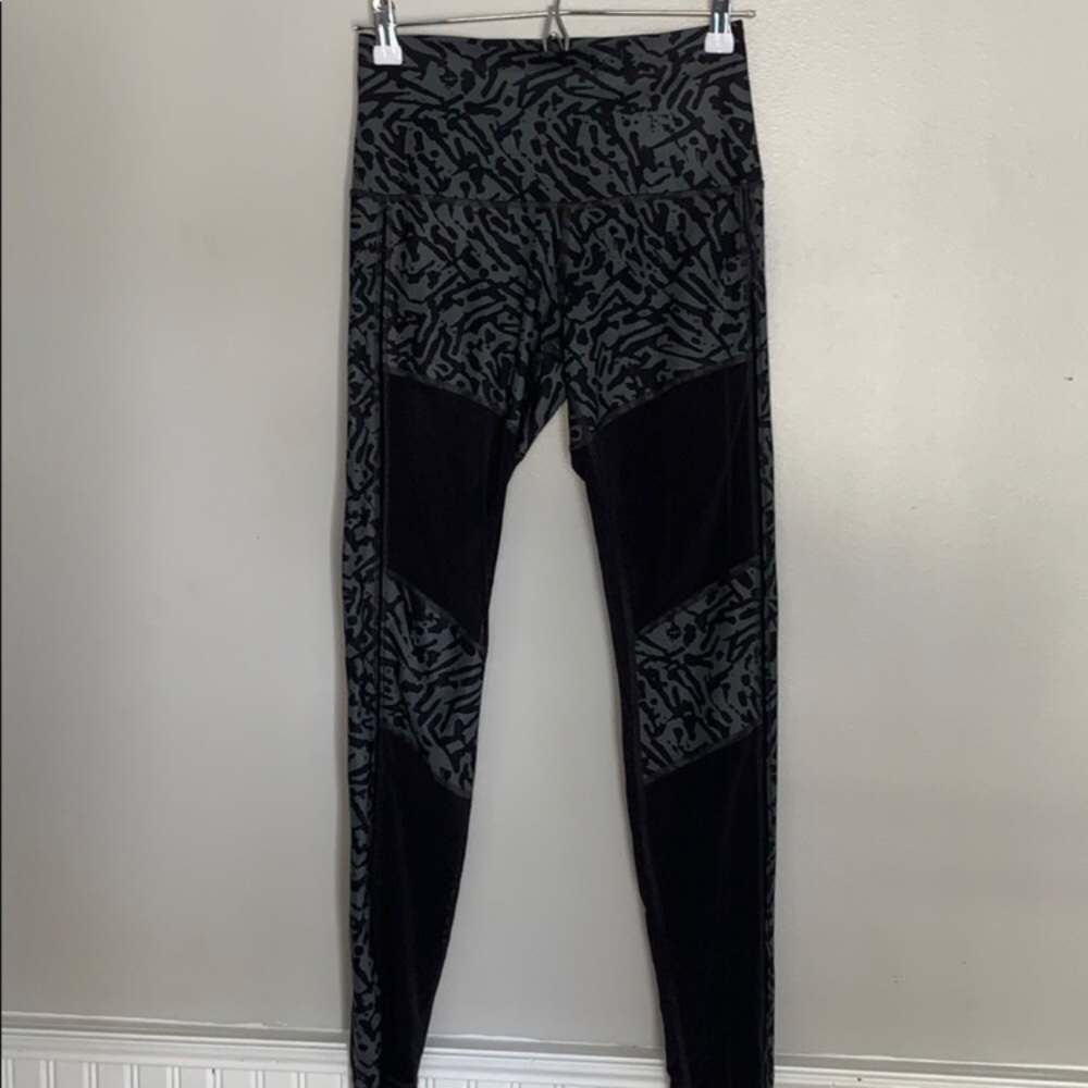 Lululemon Nulux/Mesh high rise leggings size 6